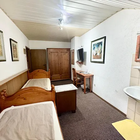 Bauernstube Hotel *